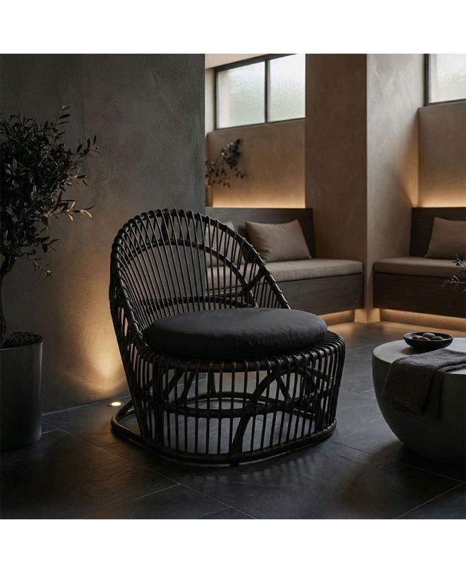 Πολυθρόνα Tromso paakoworld pe rattan σε μαύρη απόχρωση με μαύρο μαξιλάρι 80x85x98εκ